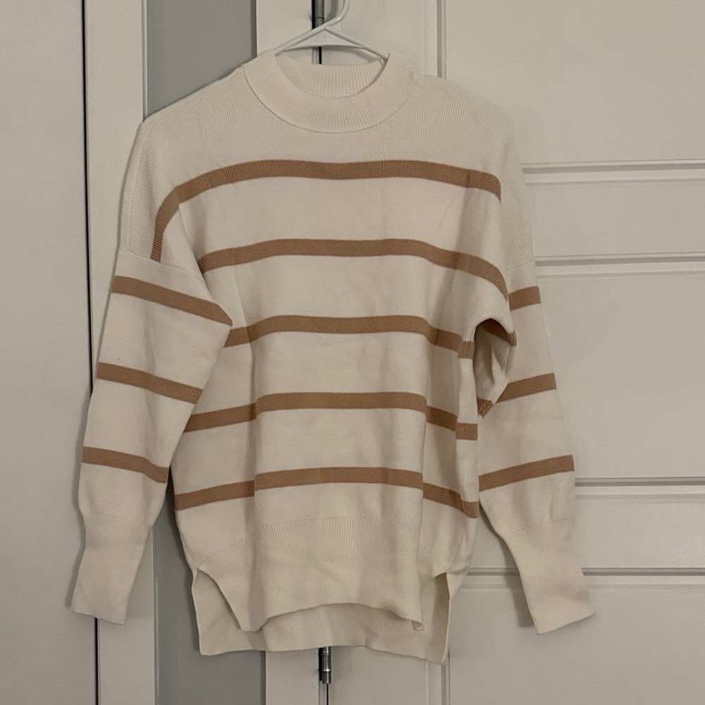 Abercrombie & Fitch Cream and Tan Knit Sweater